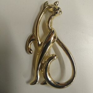 CAt brooch Gold tone Unsigned Approximately 3" long 1 1/2" wide